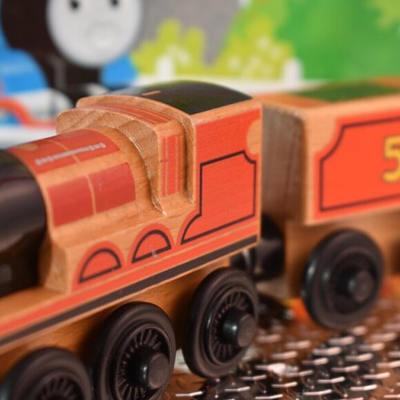 James Real Exposed Wood Thomas the Tank Engine & Friends Wooden Railway Trains - Picture 4 of 12